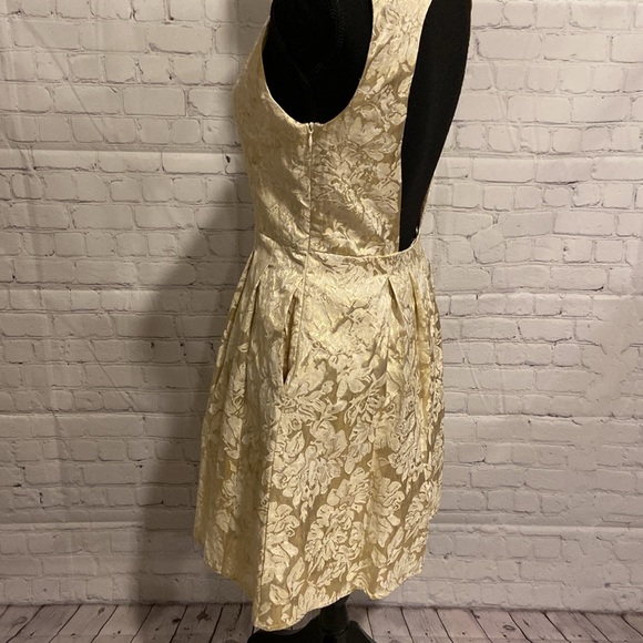 Party Dress in shimmery Gold and Cream with side pockets. Backless. Sz Med. EUC - Picture 6 of 10